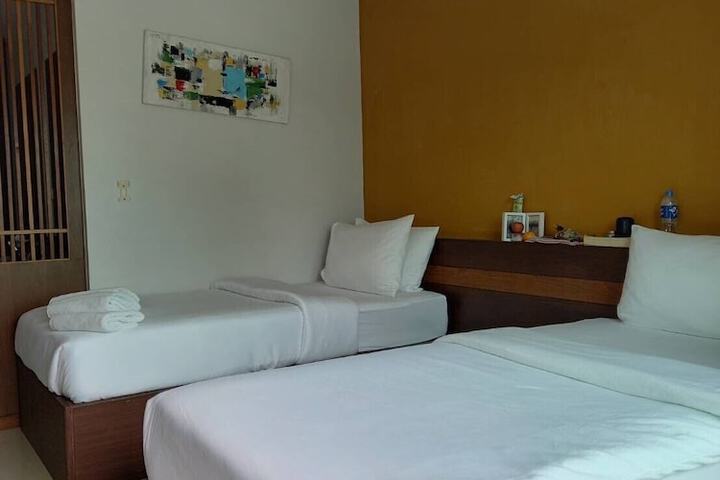 Room 9 of 33