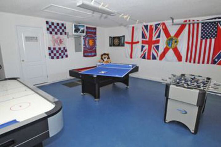 Room 8 of 25