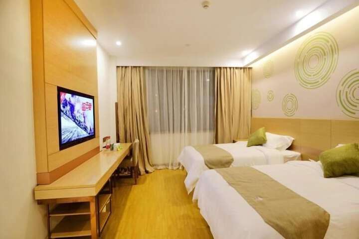 Room 10 of 22