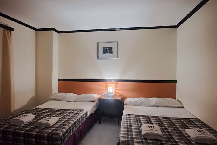 Room 5 of 10