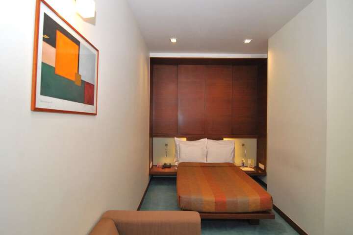 Room 27 of 51