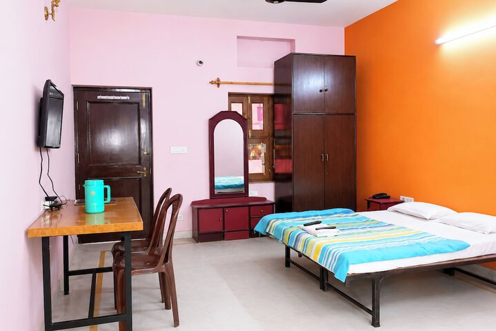 Room 6 of 10
