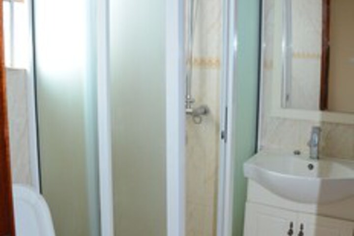 Room 8 of 37