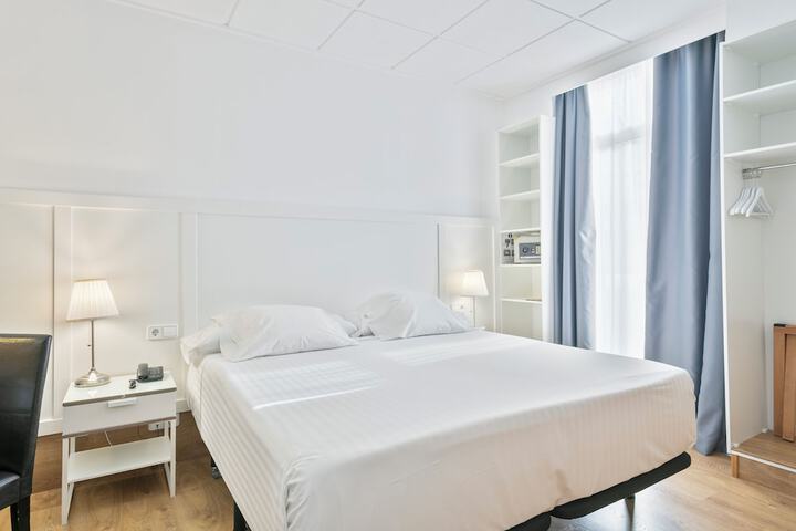 Room 8 of 52