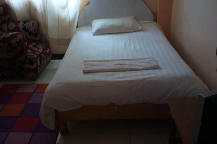 Room 7 of 13
