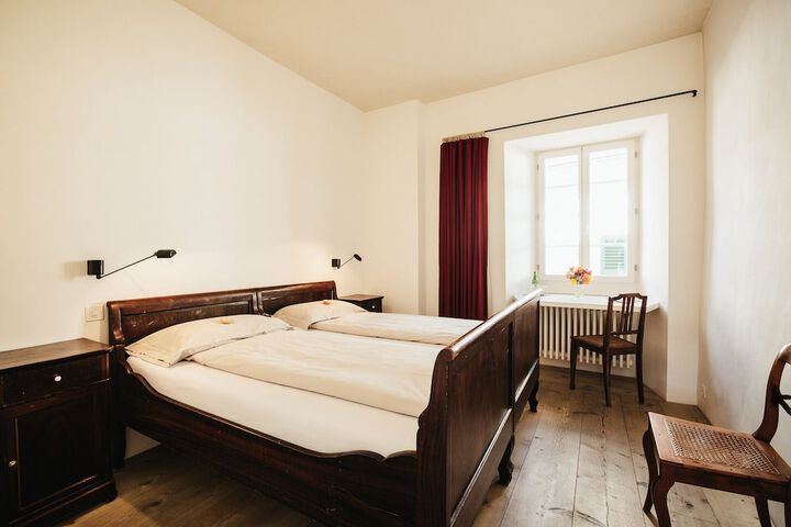 Room 4 of 28