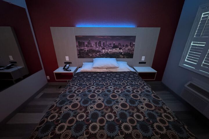 1 Queen Bed (4 of 44)