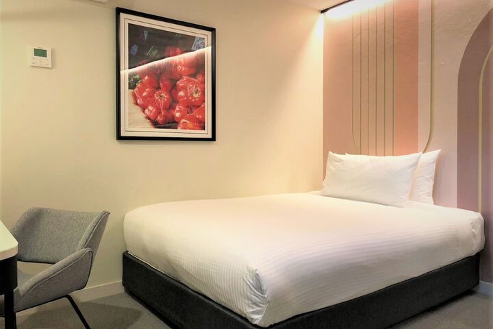 Room 8 of 60