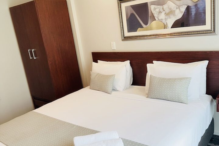 Room 10 of 25