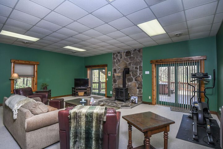 Room 12 of 16