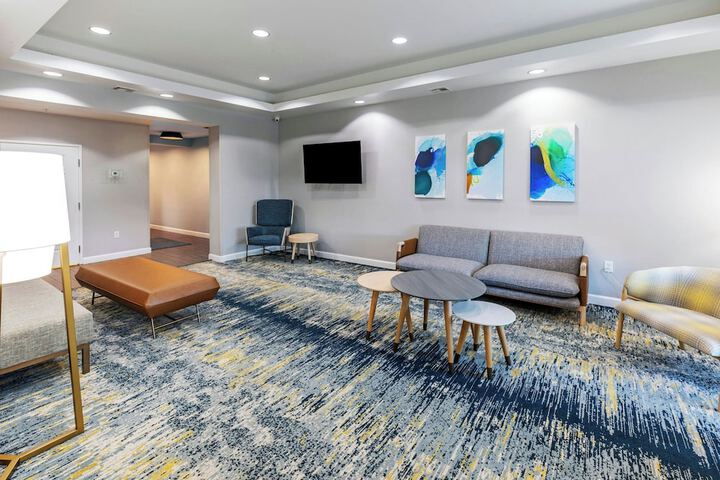 Lobby lounge