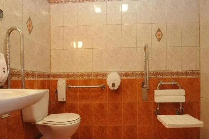Room 7 of 18