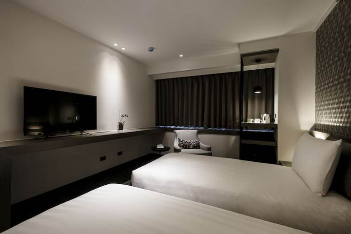 Room 13 of 35