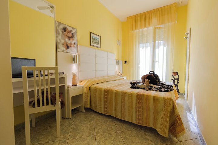 Room 48 of 99