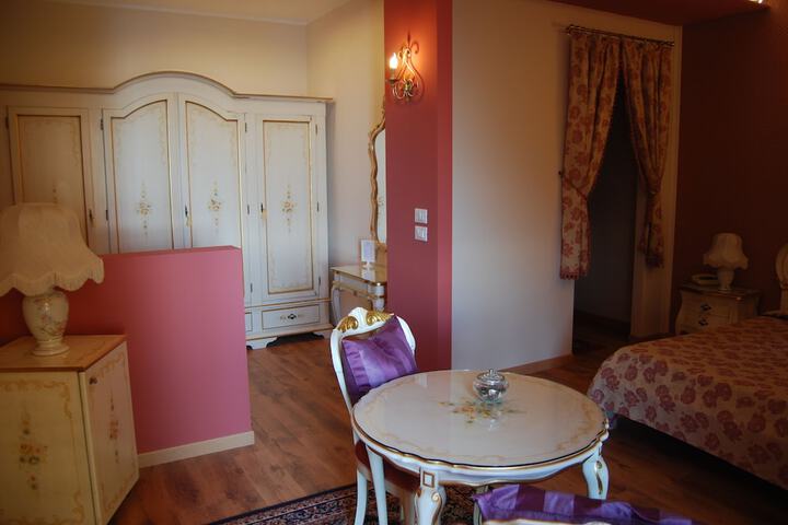 Room 50 of 90