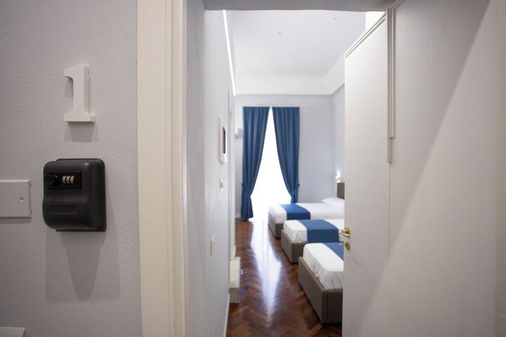Room 10 of 111