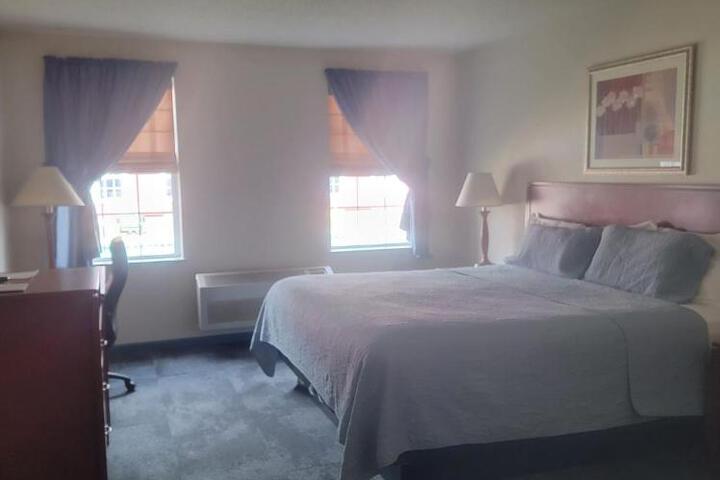 Standard Double Room 2 Queen Beds Refrigerator, Microwave (2 of 6)
