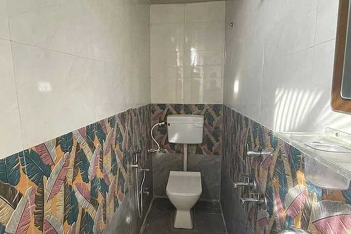 Room 15 of 19