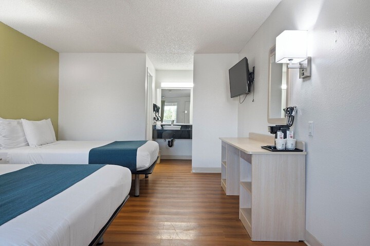 Room 40 of 154