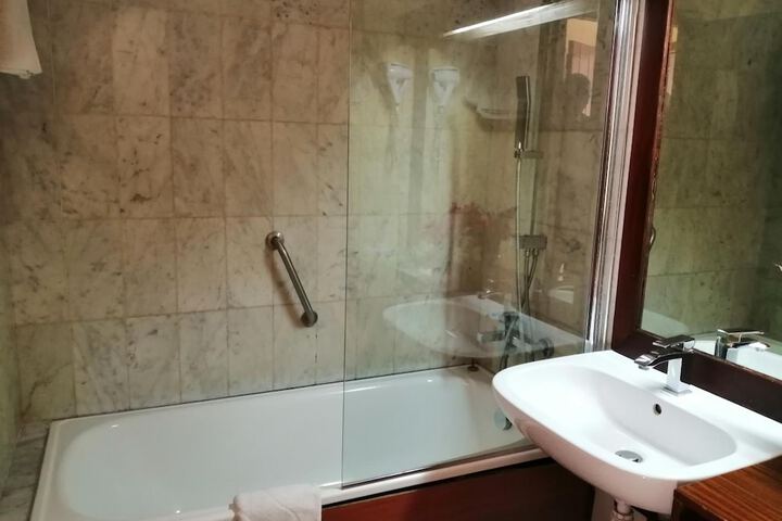 Room 16 of 60