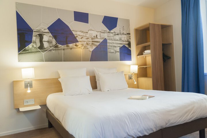 Room 8 of 140