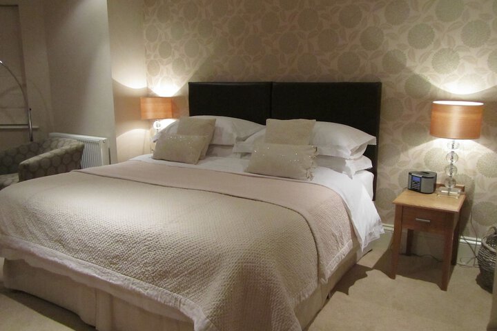 Room 4 of 13