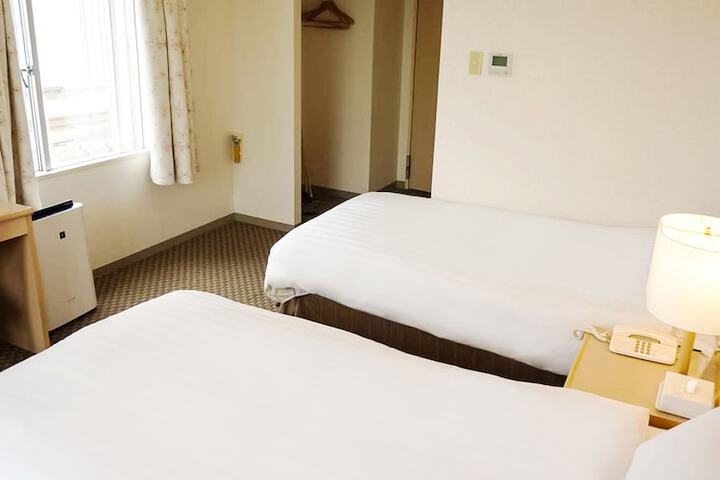 Room 7 of 103