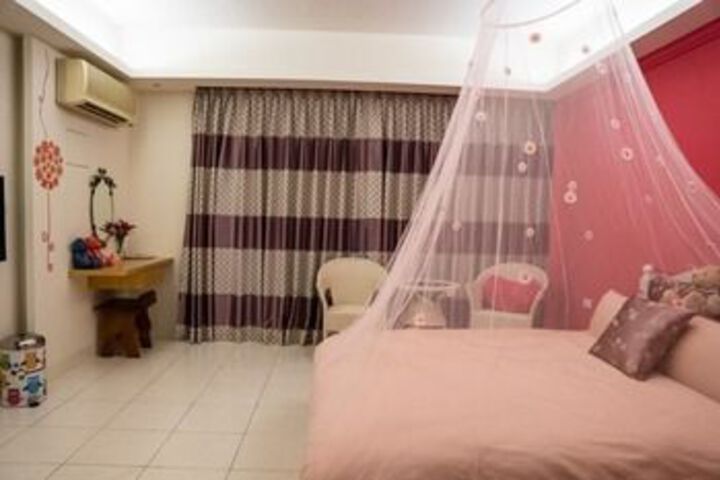 Room 5 of 13