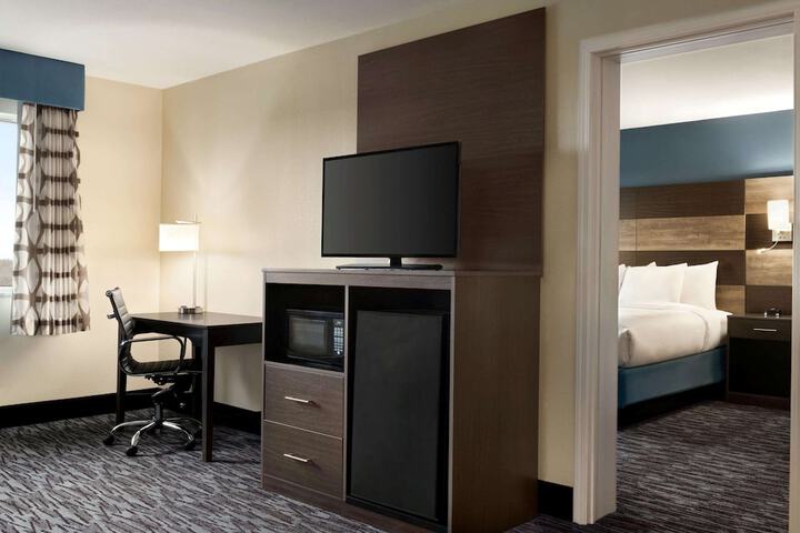 1 King Bed Accessible (13 of 13)