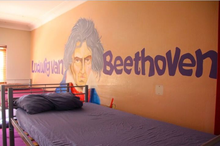 Room 6 of 19