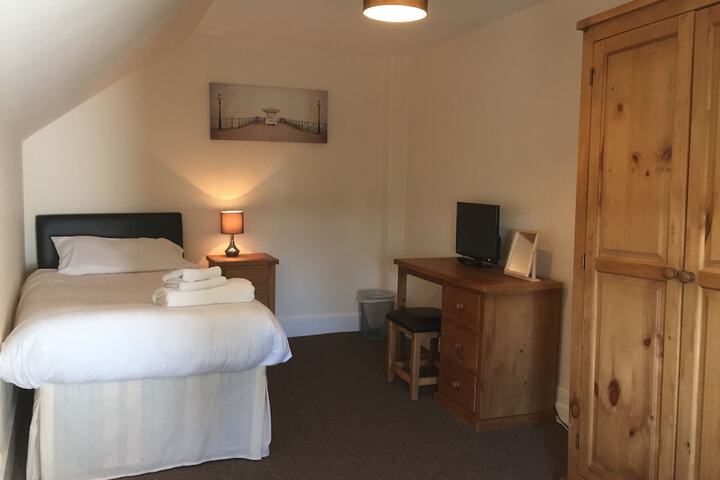 Room 7 of 32