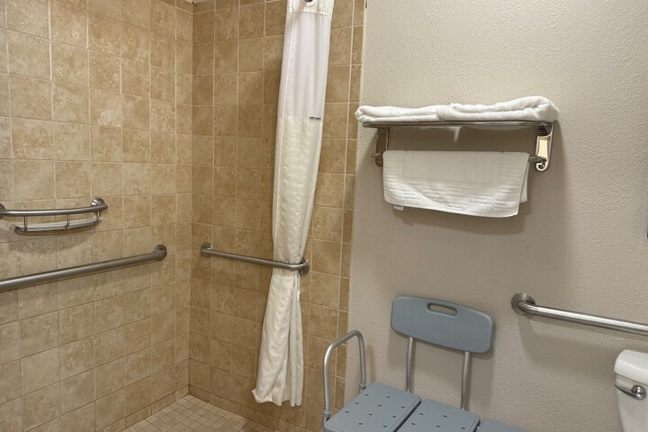 1 King Bed Mobility Accessible Bathtub with Grab Bars (13 of 22)