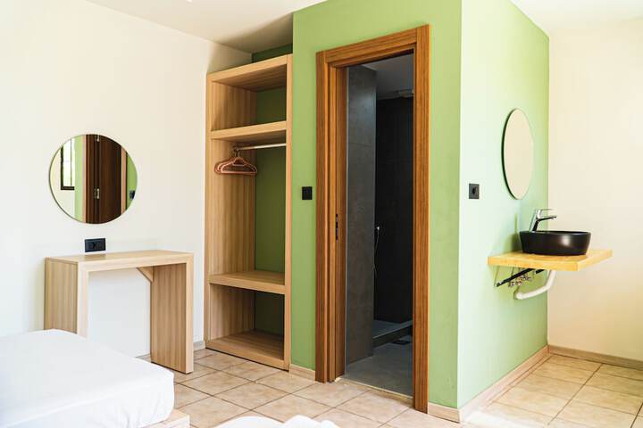 Room 6 of 31