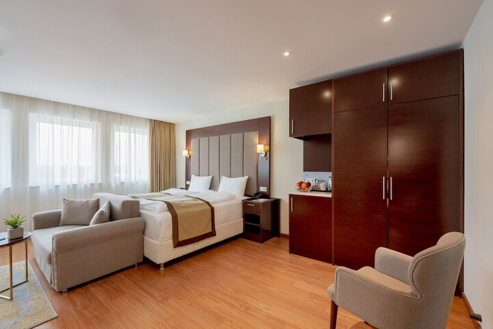 Room 5 of 36