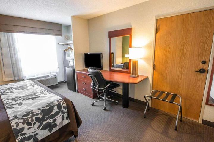 Standard Room, King or Two Doubles (4 of 8)