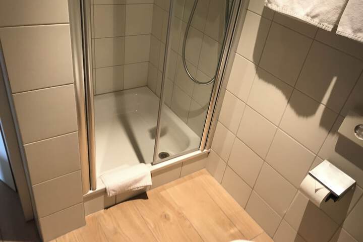 Room 60 of 106