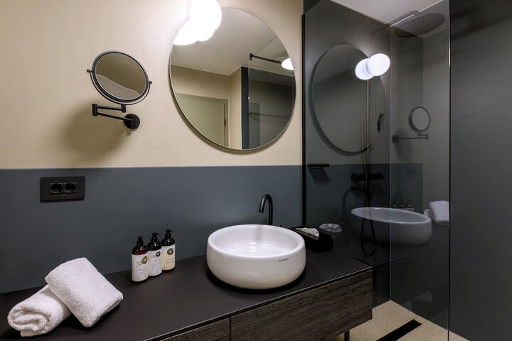 Room 12 of 20