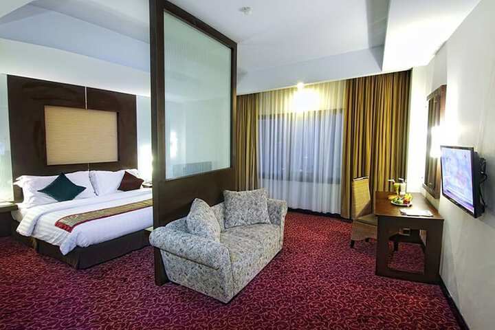 Room 5 of 42