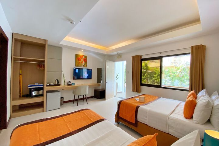 Room 4 of 34