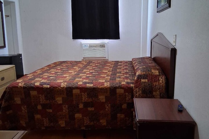 Room 16 of 34