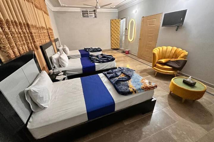 Room 10 of 11