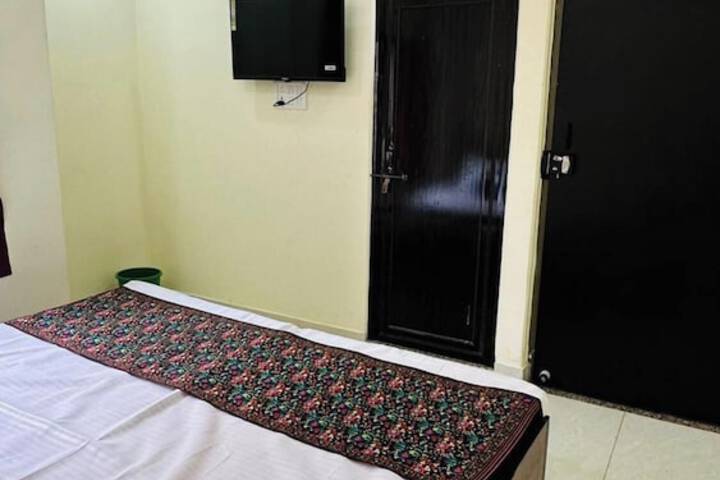 Room 9 of 24