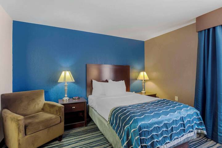 Standard Room, King or Two Doubles (6 of 6)