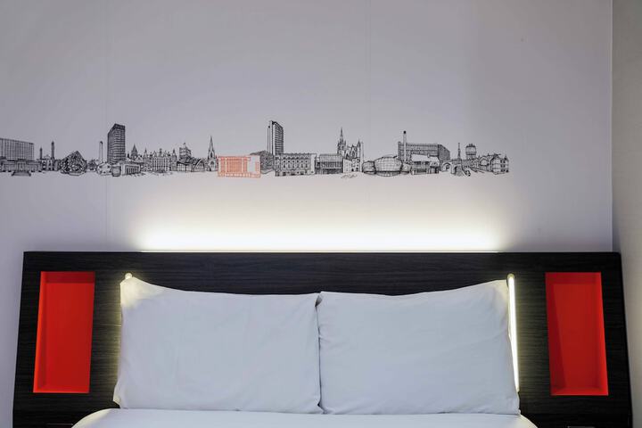 Room 42 of 59