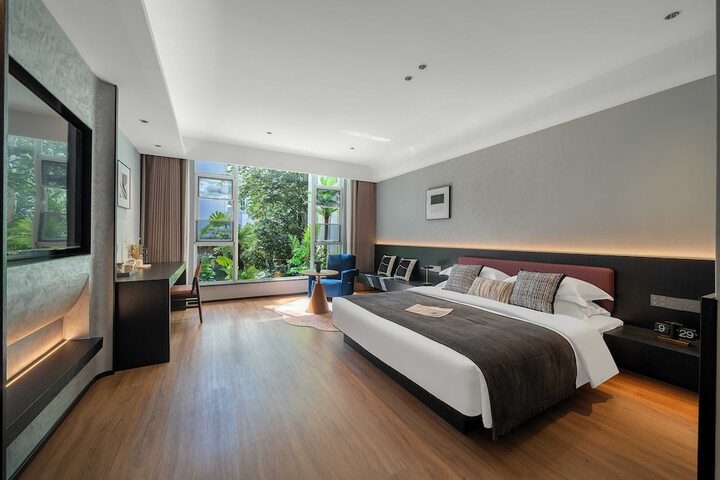 Room 7 of 80