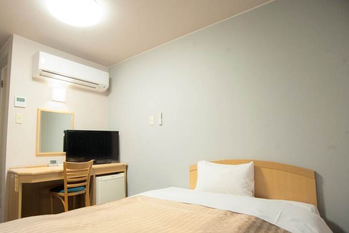 Room 9 of 25