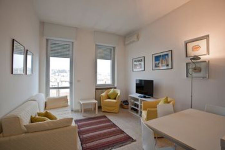 Room 9 of 12
