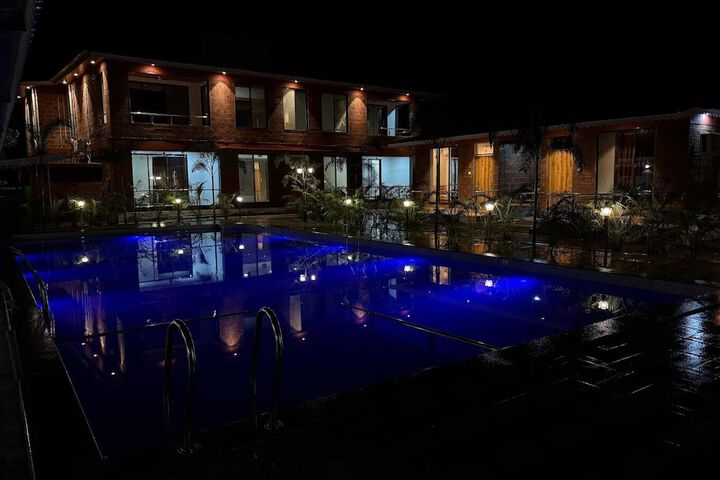 Pool 24 of 42