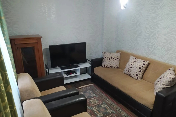 Room 4 of 9