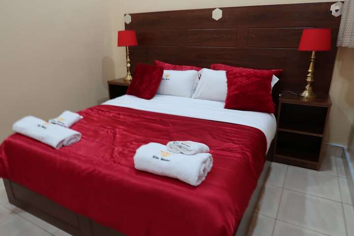 Room 7 of 12
